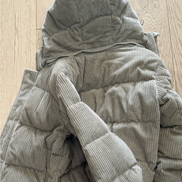 ARITZIA SUPERPUFF CORDUROY CUSHCORD SHORTY JACKET - Picture 13 of 16